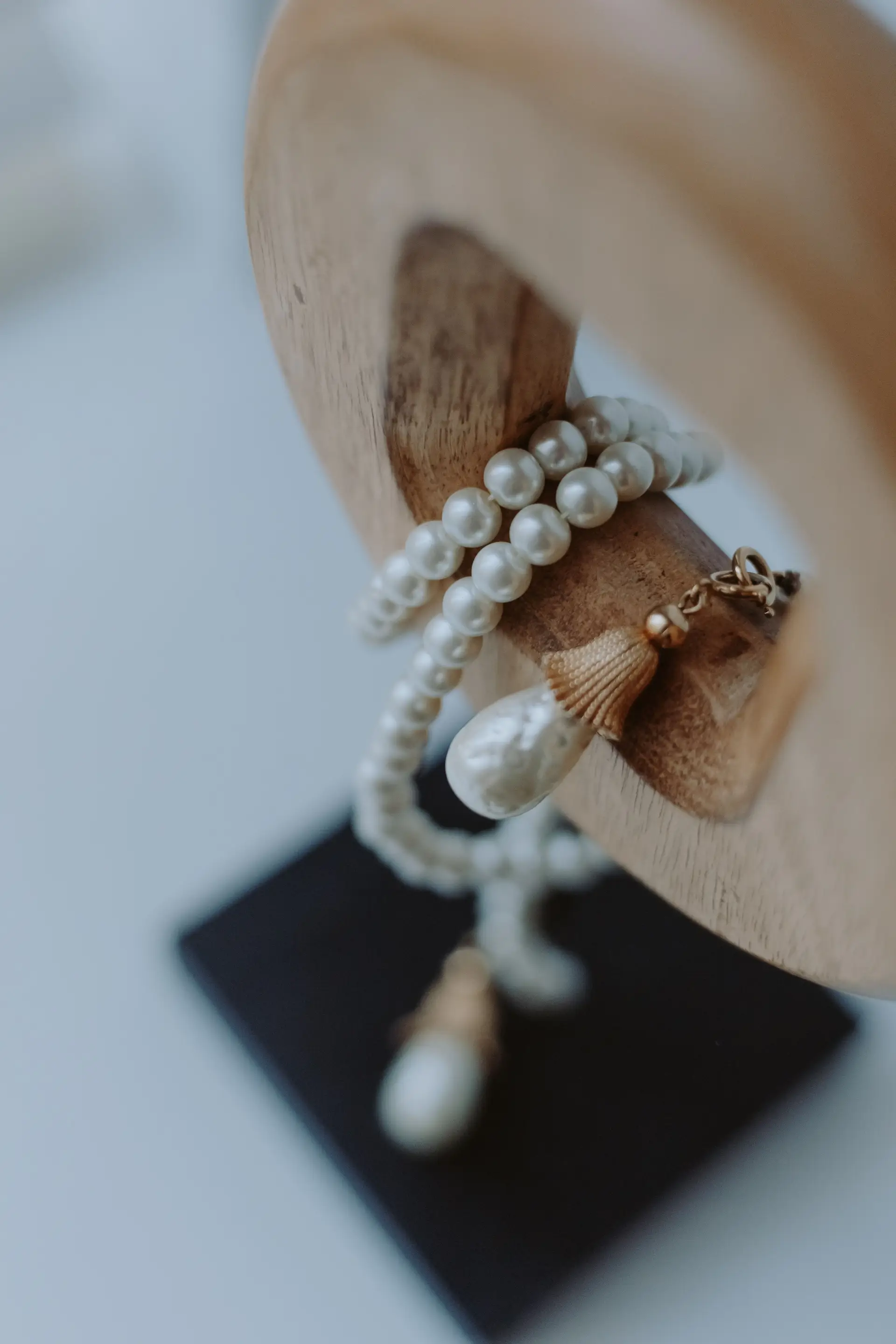 Custom bridal pearl necklace with gold clasp